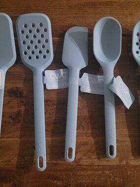 NWT Set of 5 Silicone Kitchen Utensils